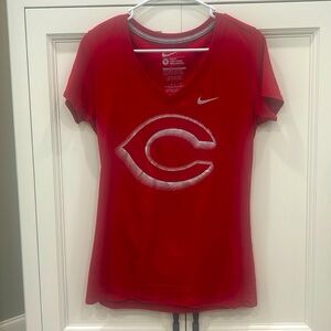 Cincinnati Reds T shirt. Women’s large slim fit.